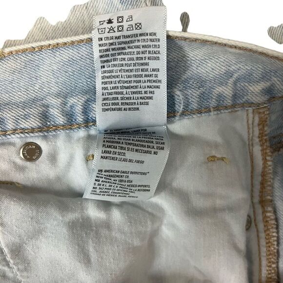 AMERICAN EAGLE MOM JEAN High Rise Distressed Light Blue Wash Raw Hem Jeans sz 4 - Picture 14 of 16